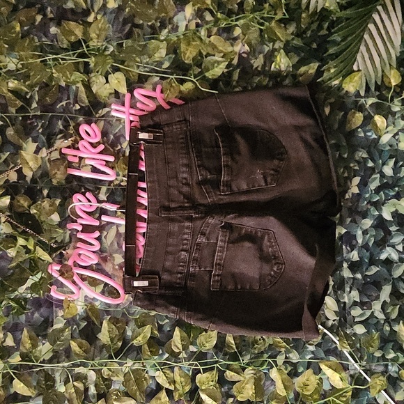 Refuge Black Denim Distressed Shorts - Picture 7 of 7